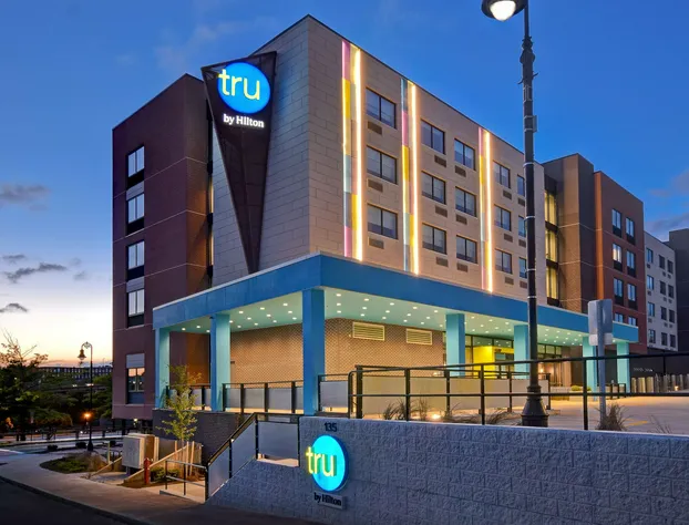 Tru by Hilton Manchester Downtown hotel detail image 1
