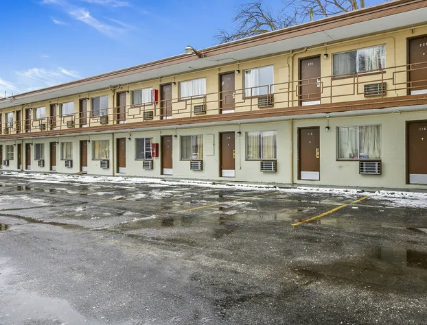 OYO Hotel Downtown Peoria I-74 hotel detail image 1