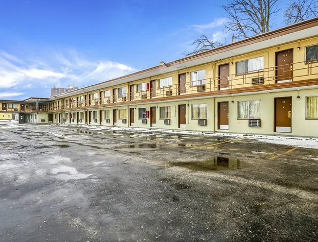 OYO Hotel Downtown Peoria I-74 hotel detail image 3