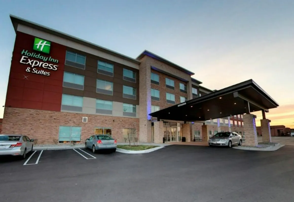 Holiday Inn Express & Suites Detroit North - Roseville by IHG hotel hero