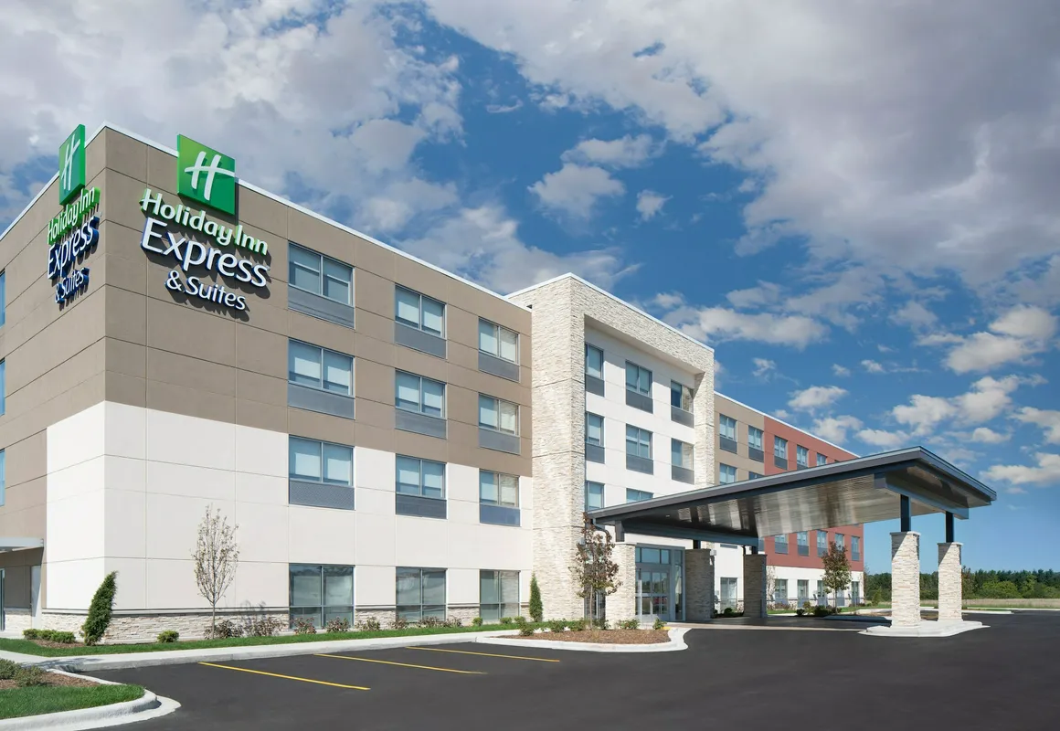 Holiday Inn Express & Suites Elkhorn - Lake Geneva Area by IHG hotel hero