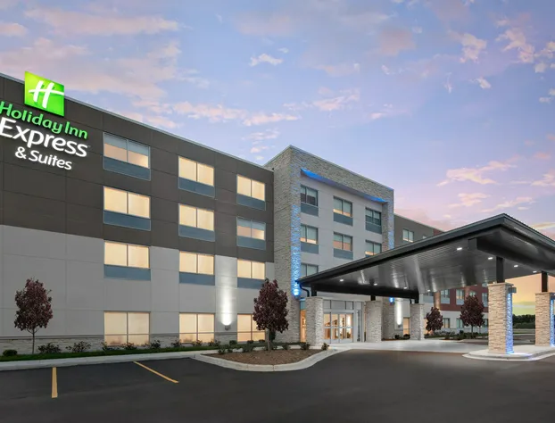 Holiday Inn Express & Suites Elkhorn - Lake Geneva Area by IHG hotel detail image 1