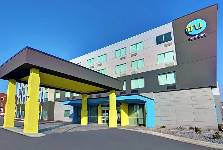 Tru by Hilton Springfield Downtown hotel hero