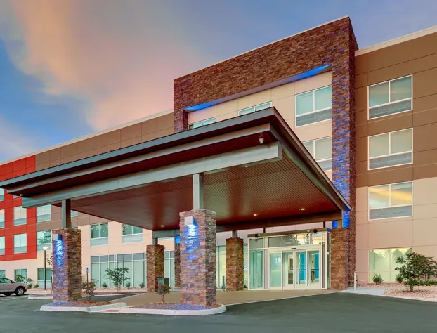 Holiday Inn Express & Suites Roanoke – Civic Center by IHG hotel detail image 2