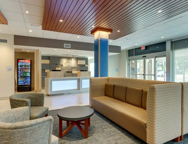 Holiday Inn Express & Suites Roanoke – Civic Center by IHG hotel detail image 4