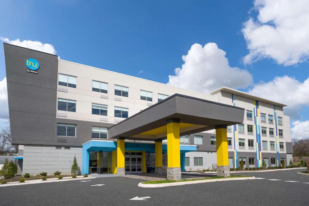 Tru by Hilton Knoxville North I75 hotel hero