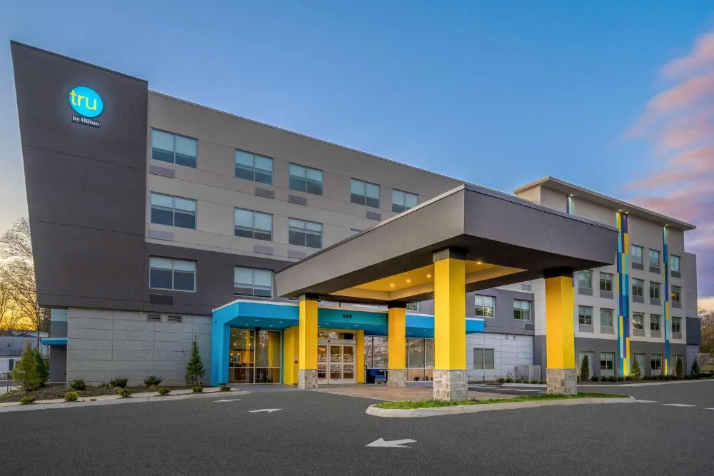 Tru by Hilton Knoxville North I75 hotel hero