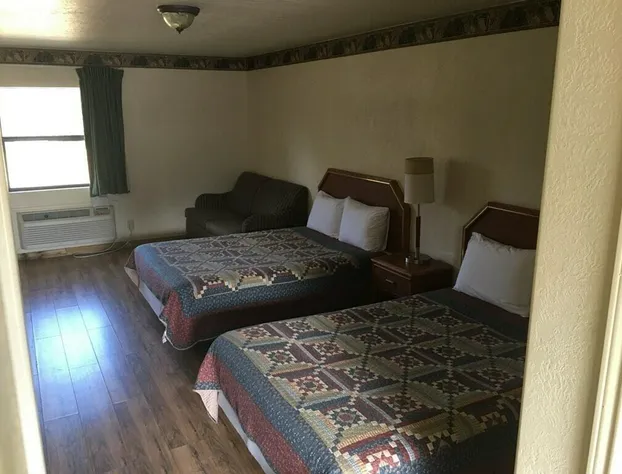 Whispering Creek Lodging & RV Resort hotel detail image 4