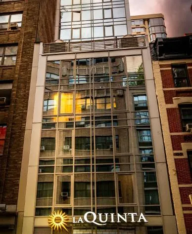 La Quinta Inn & Suites by Wyndham Times Square South hotel detail image 1