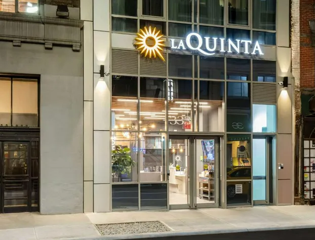 La Quinta Inn & Suites by Wyndham Times Square South hotel detail image 3