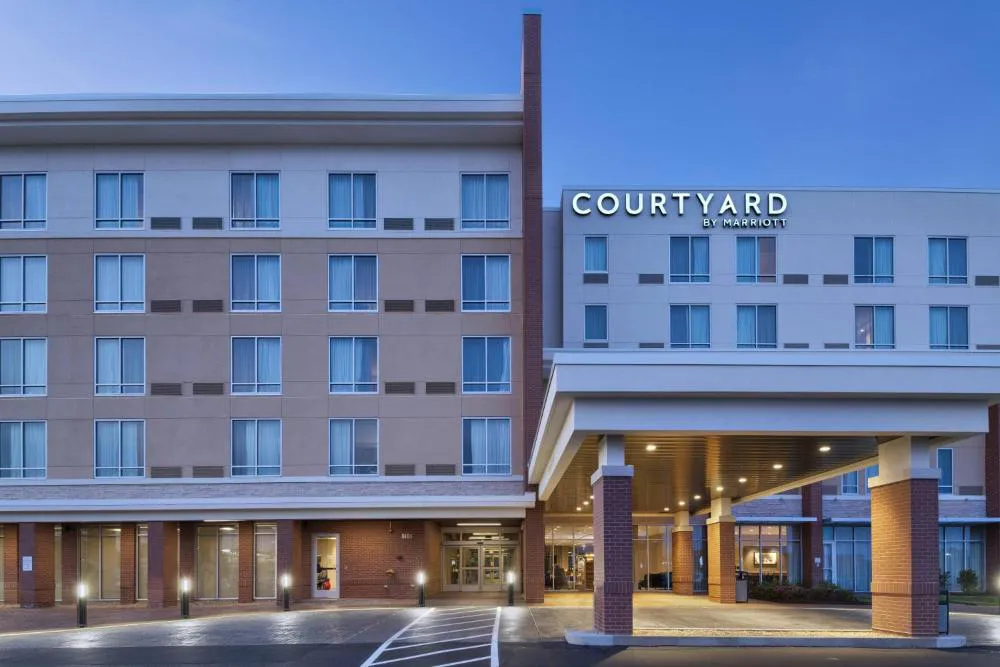 Courtyard by Marriott St. Louis Brentwood hotel hero