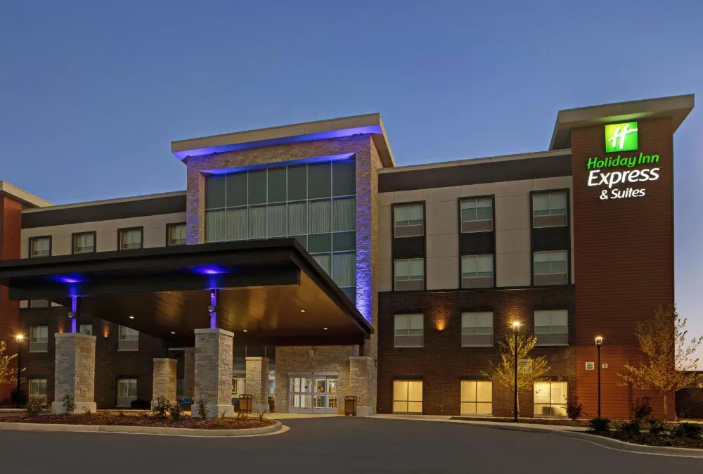Holiday Inn Express & Suites Milwaukee - Brookfield by IHG hotel hero