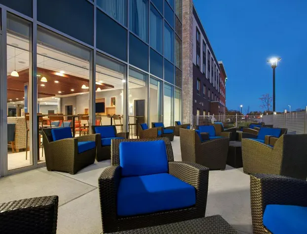 Holiday Inn Express & Suites Milwaukee - Brookfield by IHG hotel detail image 2