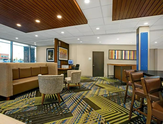 Holiday Inn Express & Suites Milwaukee - Brookfield by IHG hotel detail image 4