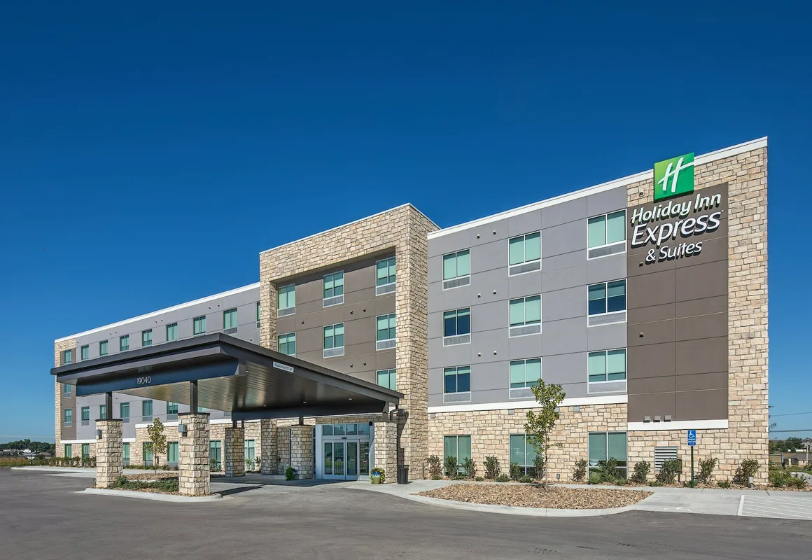 Holiday Inn Express & Suites West Omaha - Elkhorn by IHG hotel hero