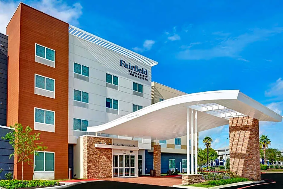Fairfield Inn & Suites by Marriott Houston NASA/Webster hotel hero