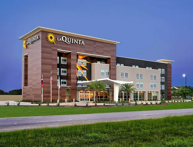 La Quinta Inn & Suites by Wyndham Texas City I 45 hotel detail image 3