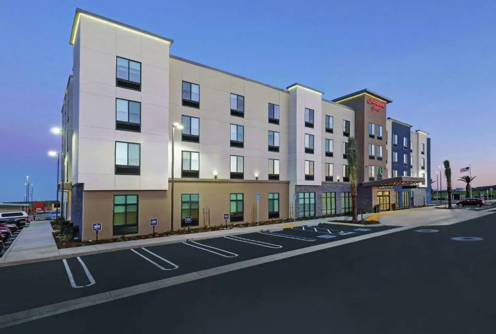 Hampton Inn Patterson hotel hero