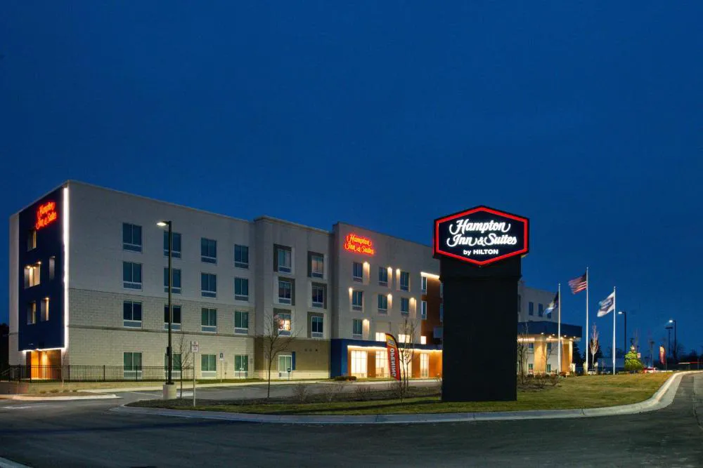 Hampton Inn & Suites Adrian hotel hero