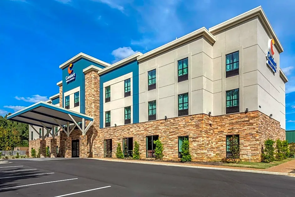 Comfort Inn & Suites hotel hero