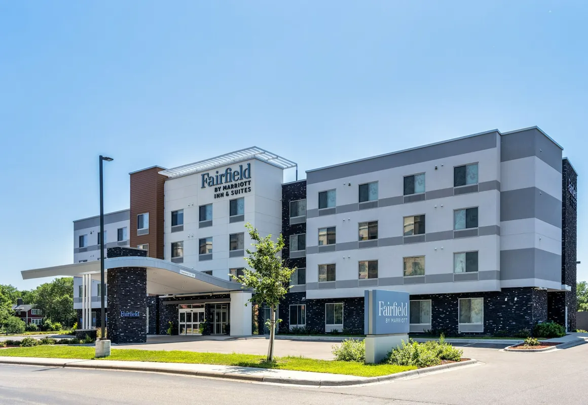 Fairfield Inn & Suites by Marriott Minneapolis North hotel hero