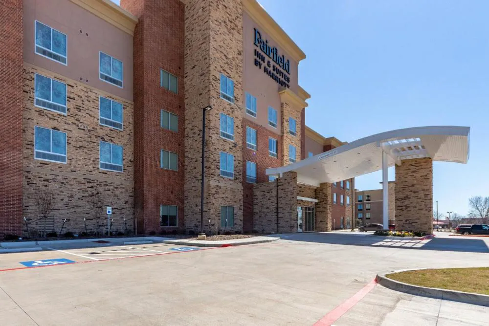 Fairfield Inn & Suites by Marriott Dallas Arlington South hotel hero