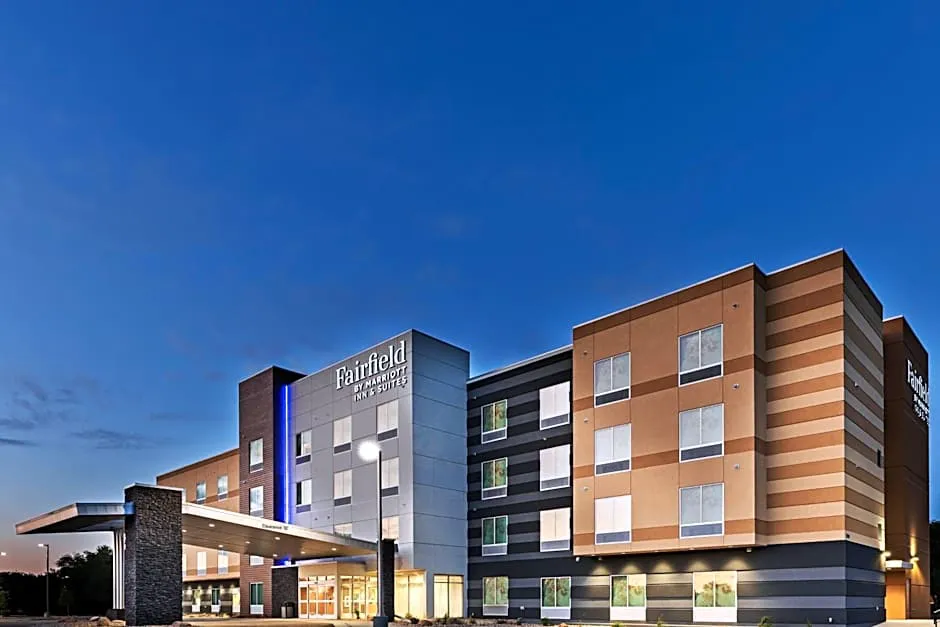 Fairfield Inn & Suites by Marriott Aberdeen hotel hero