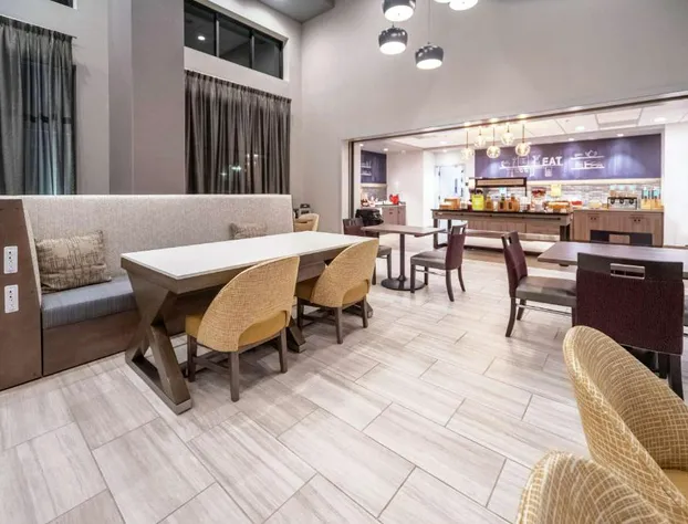 Hampton Inn & Suites Santa Maria hotel detail image 1