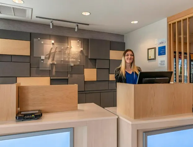 Holiday Inn Express & Suites Carlisle Southwest – I-81 by IHG hotel detail image 3