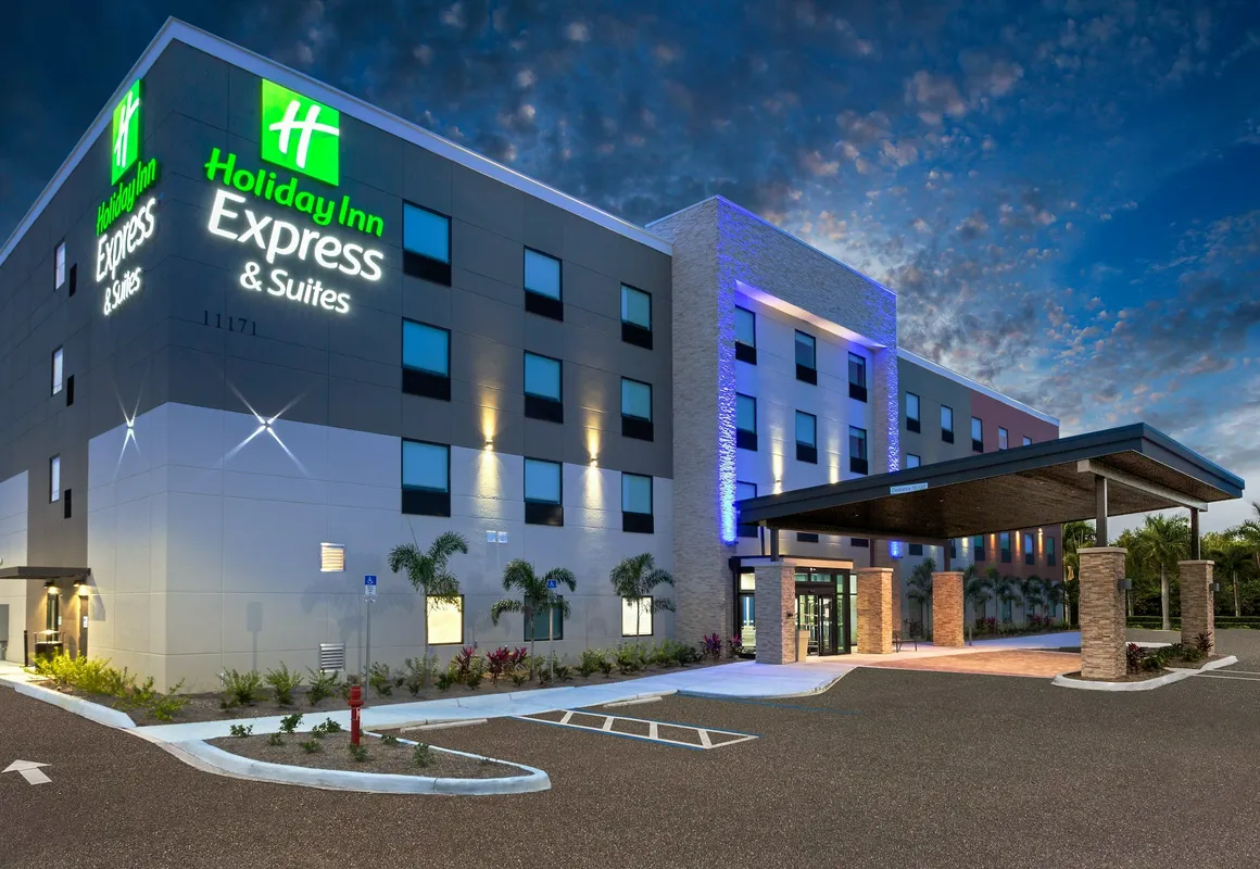Holiday Inn Express & Suites Ft Myers Beach-Sanibel Gateway by IHG hotel hero