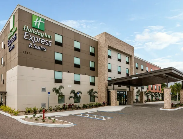 Holiday Inn Express & Suites Ft Myers Beach-Sanibel Gateway by IHG hotel detail image 1