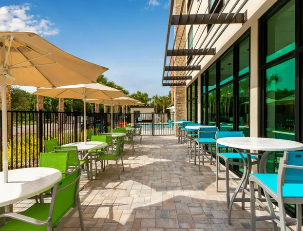 Holiday Inn Express & Suites Ft Myers Beach-Sanibel Gateway by IHG hotel detail image 1