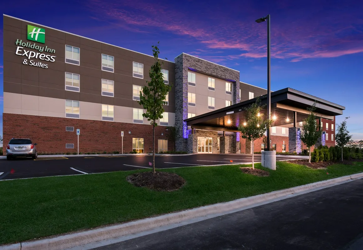 Holiday Inn Express & Suites Chicago - Hoffman Estates by IHG hotel hero