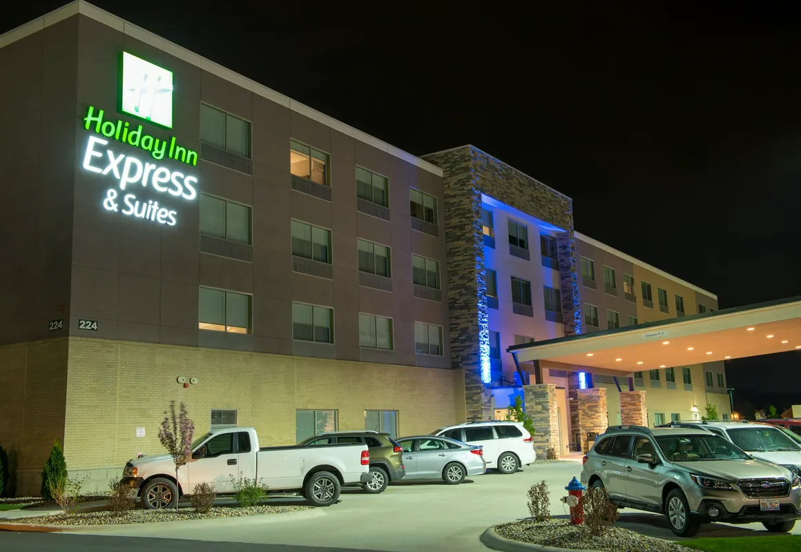 Holiday Inn Express & Suites Fort Wayne North by IHG hotel hero