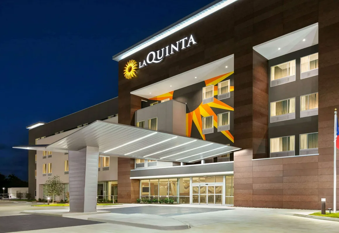 La Quinta Inn & Suites by Wyndham College Station North hotel hero