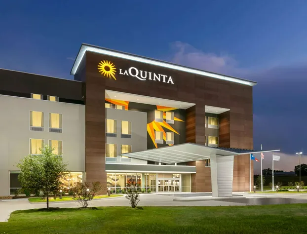 La Quinta Inn & Suites by Wyndham College Station North hotel detail image 1