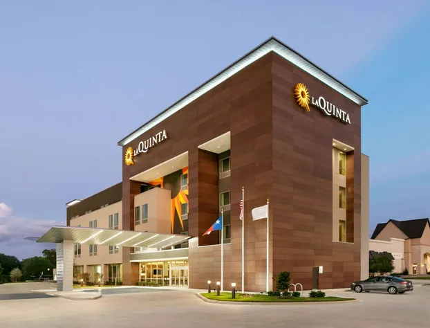 La Quinta Inn & Suites by Wyndham College Station North hotel detail image 2