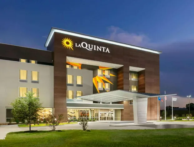 La Quinta Inn & Suites by Wyndham College Station North hotel detail image 2