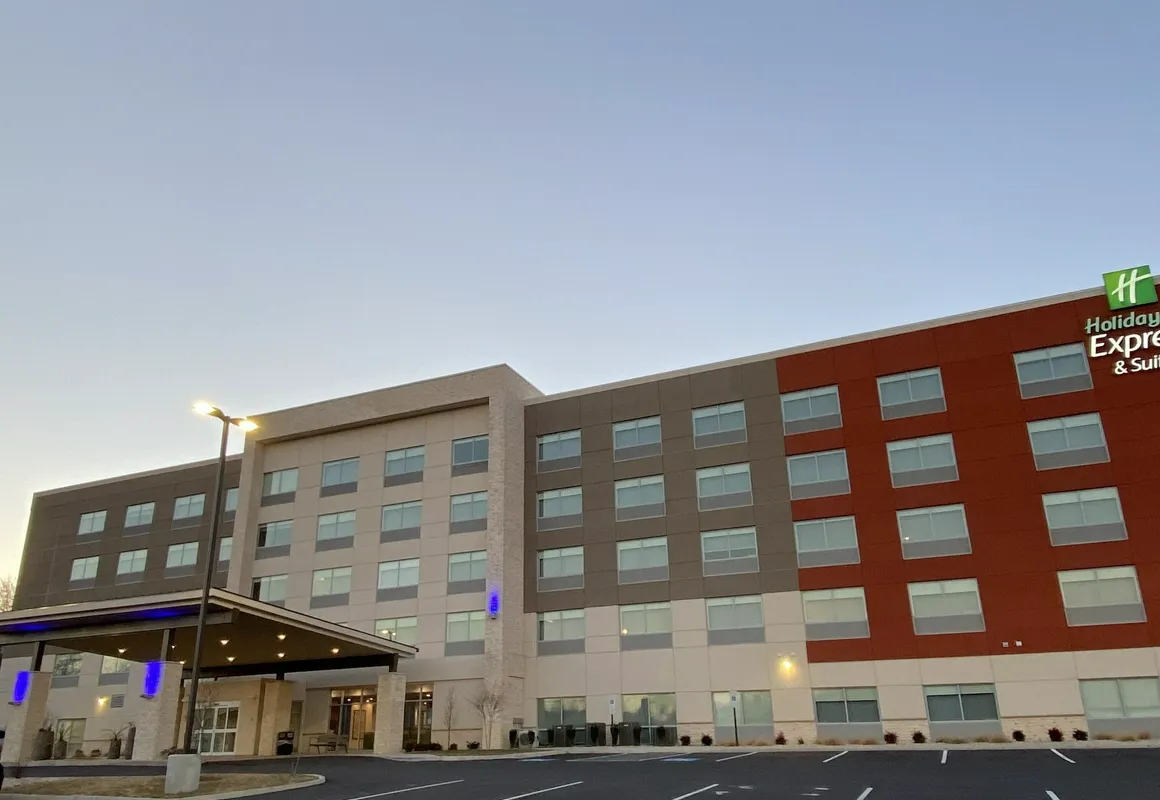 Holiday Inn Express & Suites Staunton by IHG hotel hero