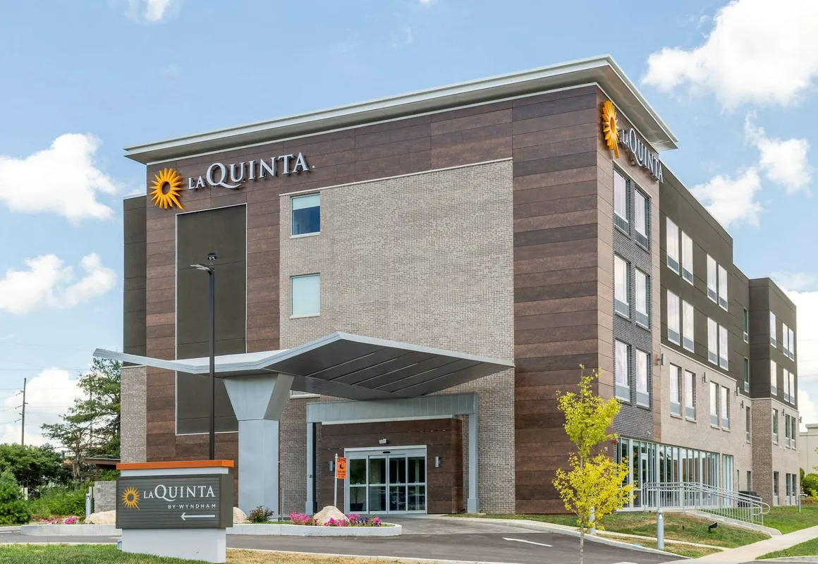 La Quinta Inn & Suites by Wyndham Bloomington hotel hero