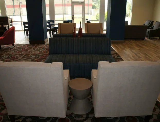 La Quinta Inn & Suites by Wyndham Bloomington hotel detail image 4