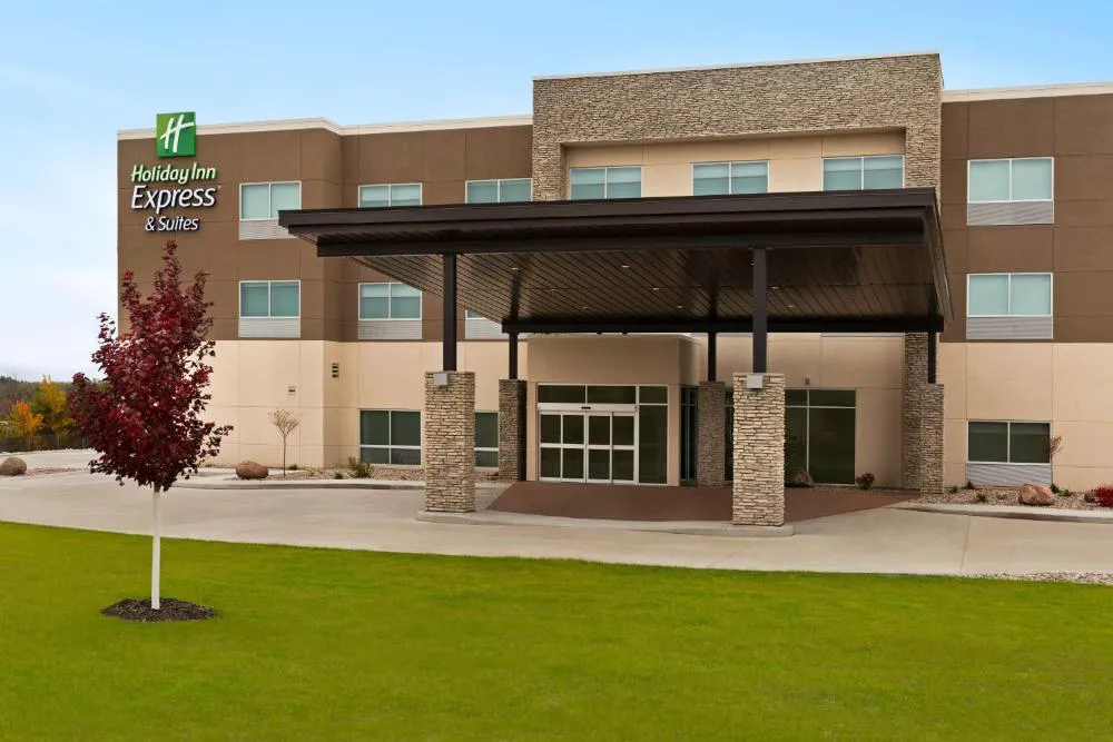 Holiday Inn Express & Suites Beaver Dam by IHG hotel hero
