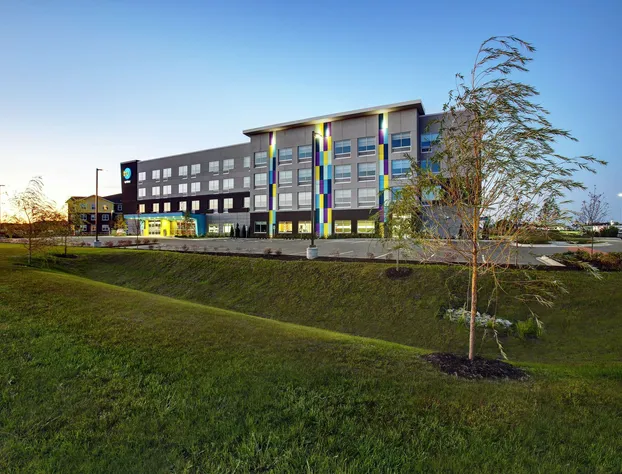 Tru by Hilton Stoughton hotel detail image 2