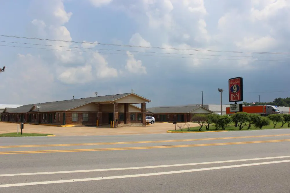 Nationwide 9 Inn hotel hero