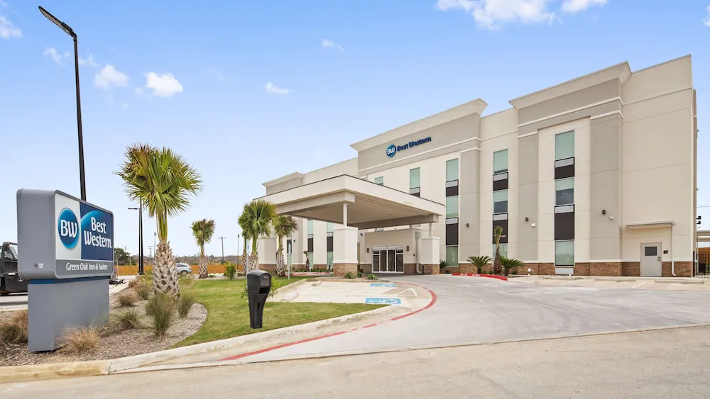 Best Western Green Oaks Inn & Suites hotel hero