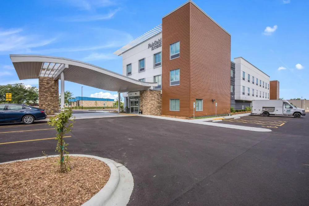 Fairfield Inn & Suites by Marriott Whitewater hotel hero