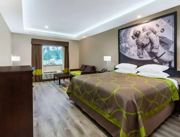 Super 8 by Wyndham Kingwood Houston North hotel detail image 4