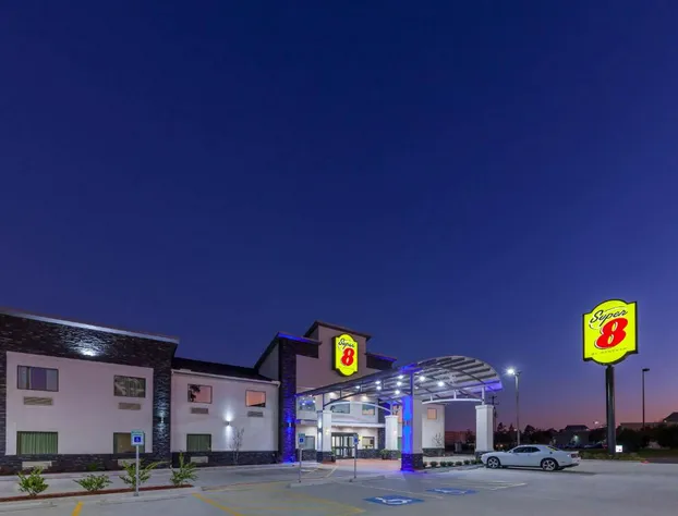 Super 8 by Wyndham Kingwood Houston North hotel detail image 3