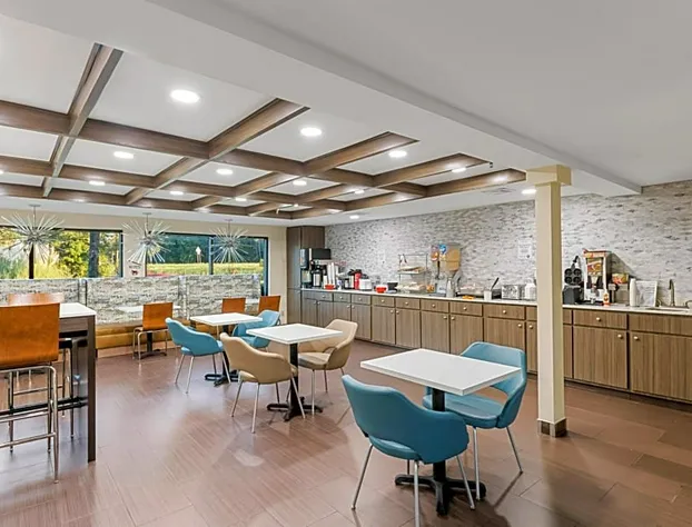 Clarion Pointe Savannah Gateway I-95 hotel detail image 4