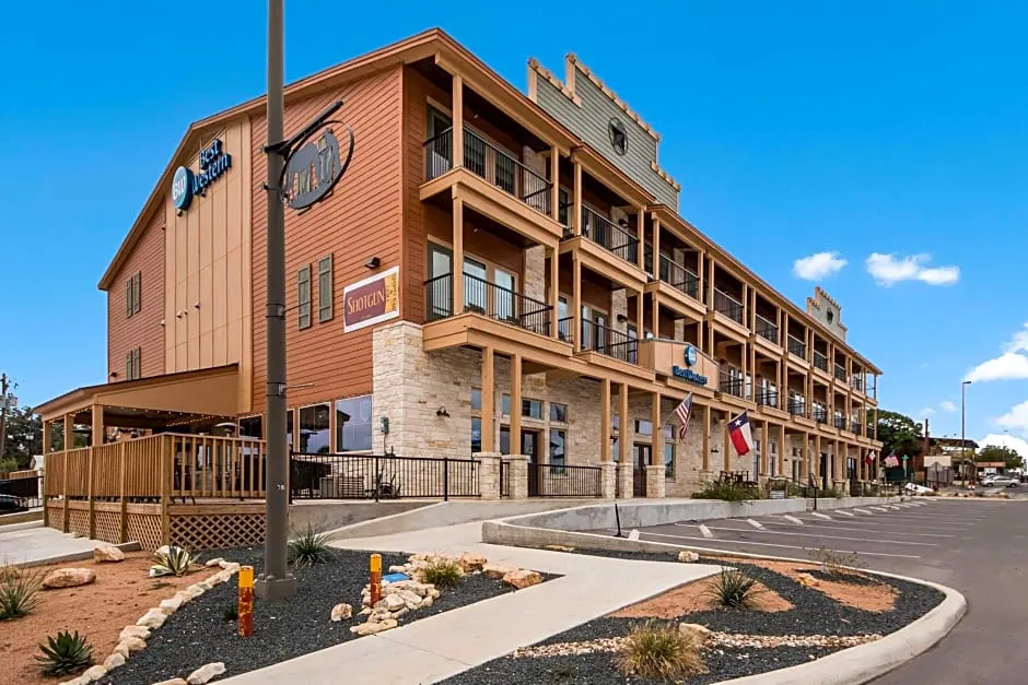 Best Western Bandera Suites & Saloon hotel hero